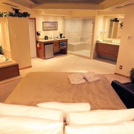 Sybaris Pool Suites - Indianapolis Room photo